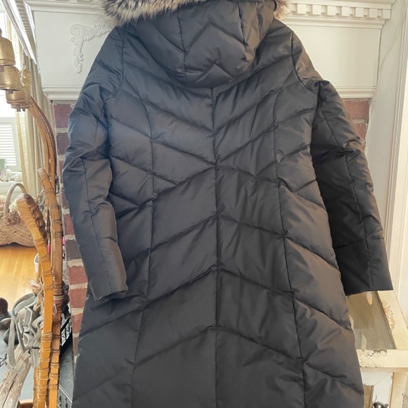 Lands End insulated coat with detachable faux fur edged hood. - Picture 6 of 11
